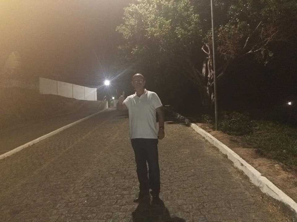 Ladeira do Colégio Municipal recebe mais iluminação para reforçar segurança dos estudantes
